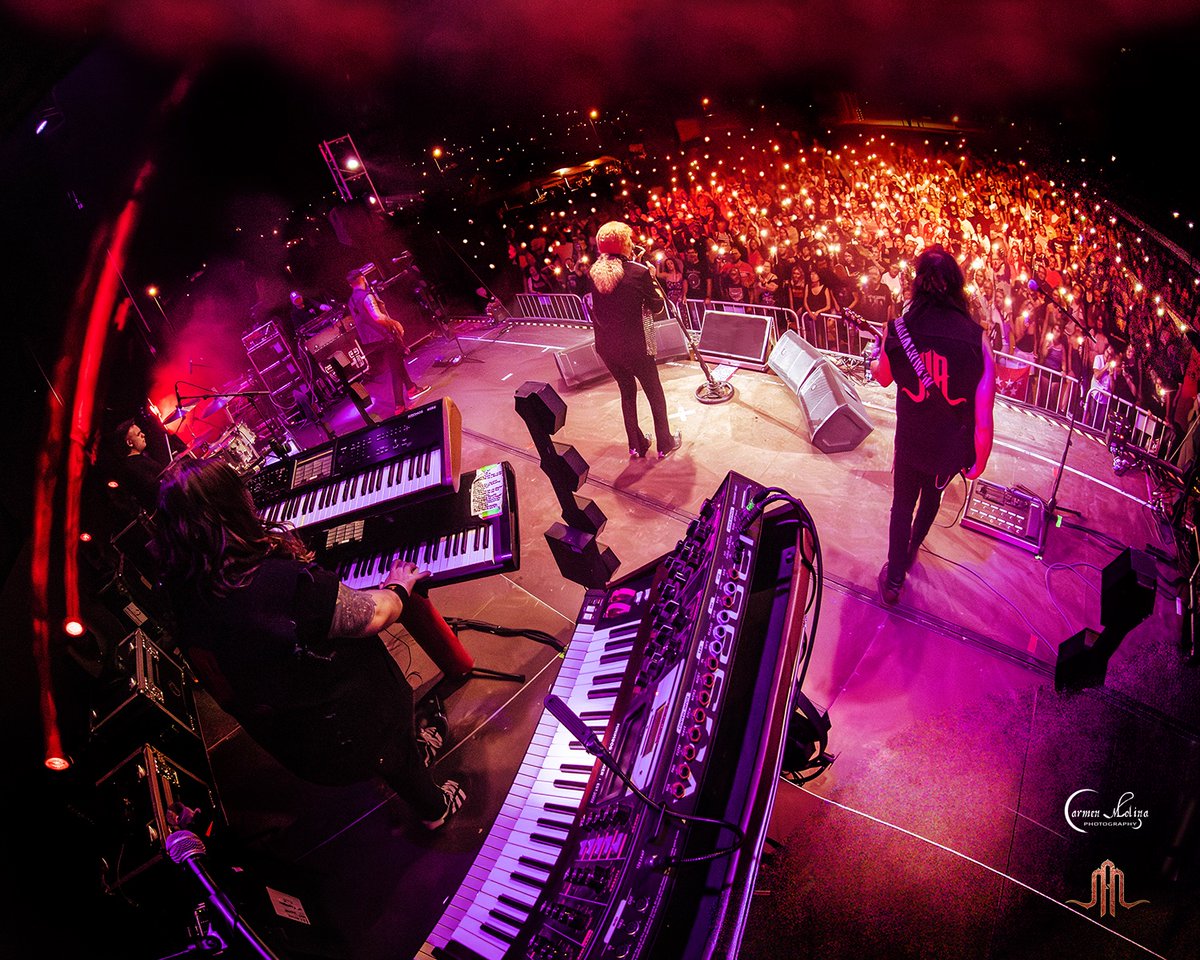 A veces el cielo está más cerca de lo que pensamos. <a href="/MedinaAzahara_/">Medina Azahara Ofic.</a> #soloysinti ⭐️