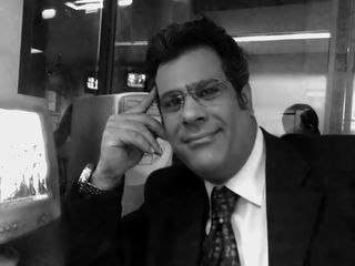 من أرشيف ثورتهم الإرهابية 🏴‍☠️
"كنا قد حذرنا سابقاً أنه لا يسمح لأحد أن يكون في الوسط إما معنا أو مع النظام" 

 هذا ما حمله البيان رقم 41 لتنظيم جبهة النصرة الارهابية والذي تبنى قتل الاعلامي السوري ( محمد السعيد )
الزمان : 3/8/2012
المكان : ريف دمشق
الشهيد الإعلامي محمد السعيد