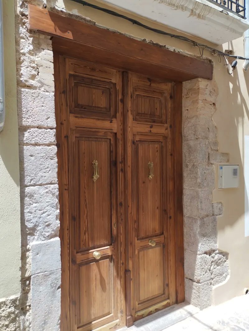 carpinteriatb's tweet photo. 🪵 Restauración de portón en Onda (Castellón)
Limpieza, reparación de piezas dañadas, marco y cornisa a medida, herrajes recuperados y acabado natural.
👉 Tradición y artesanía que vuelven a la vida.
#Carpintería #RestauraciónMadera https://t.co/2jBKw5Zos9