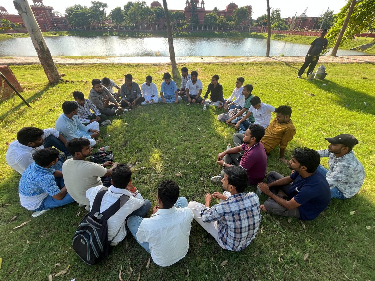 biharibabusl's tweet photo. NSUI दरभंगा ने ललित नारायण मिथिला विश्वविद्यालय कैंपस में 27 अगस्त 2025 को मिथिला की पावन धरती, दरभंगा में होने वाली #VoterAdhikarYatra की तैयारी को लेकर एकजुट होकर रणनीति बनाई जिसमें मैं शामिल हुआ
#VoterAdhikarYatra 
@RahulGandhi @priyankagandhi @kanhaiyakumar https://t.co/mPGFGsTZKr