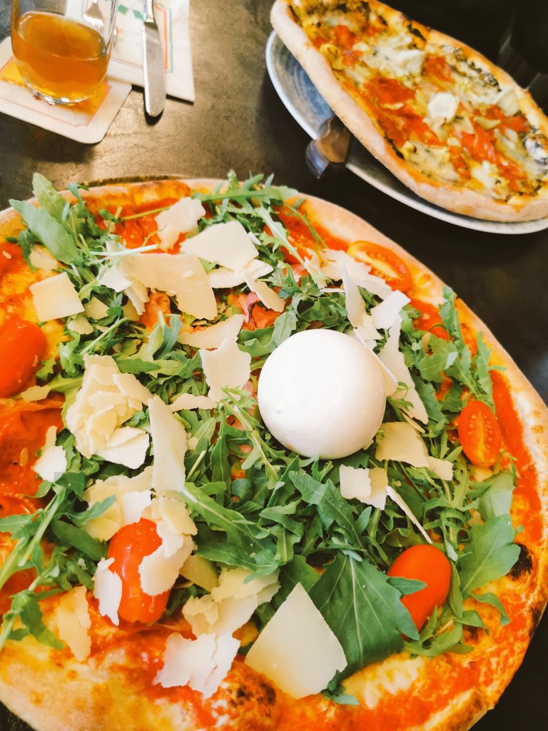 Eva_grssngr's tweet photo. Nomnom https://t.co/pu6o73ygHY