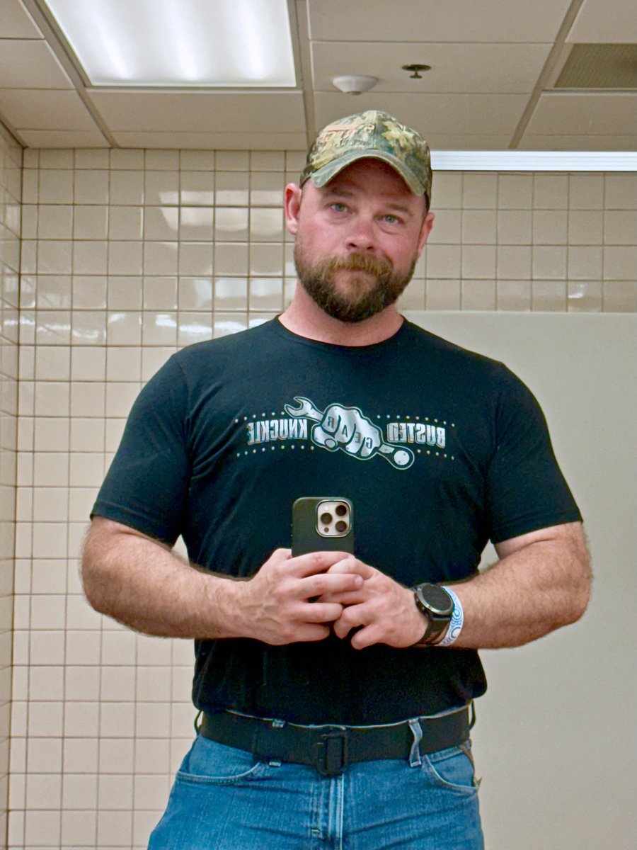 I'm looking for some video editing work for content creators, I have references &amp; I'm willing to work with you! Hit me up in DM or reply here.

Dad said I'm entering my own daddy phase, what do you think?