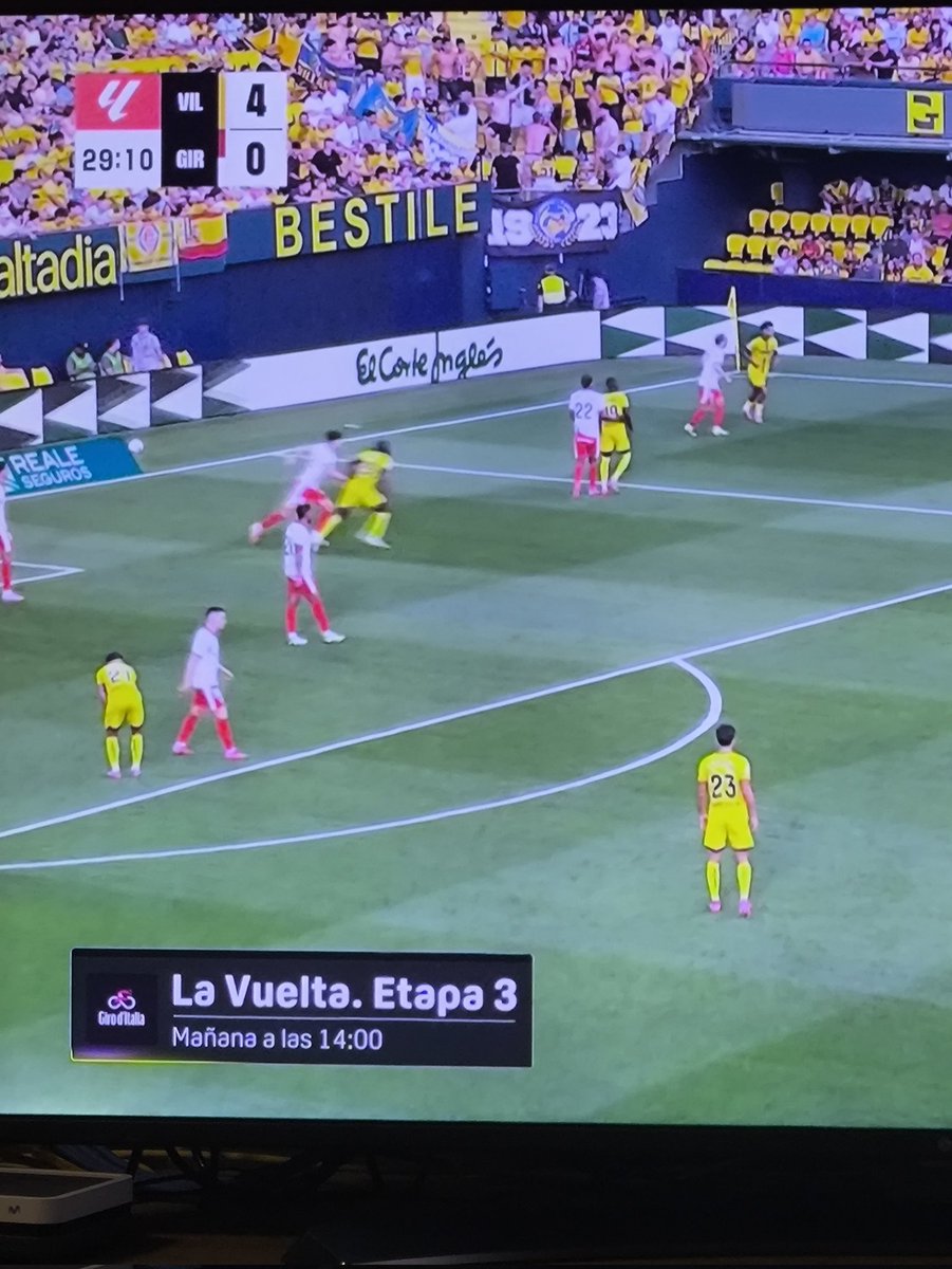 Lo de <a href="/DAZN_ES/">DAZN España</a>  poniendo el logo del giro promocionando la vuelta es epico😅