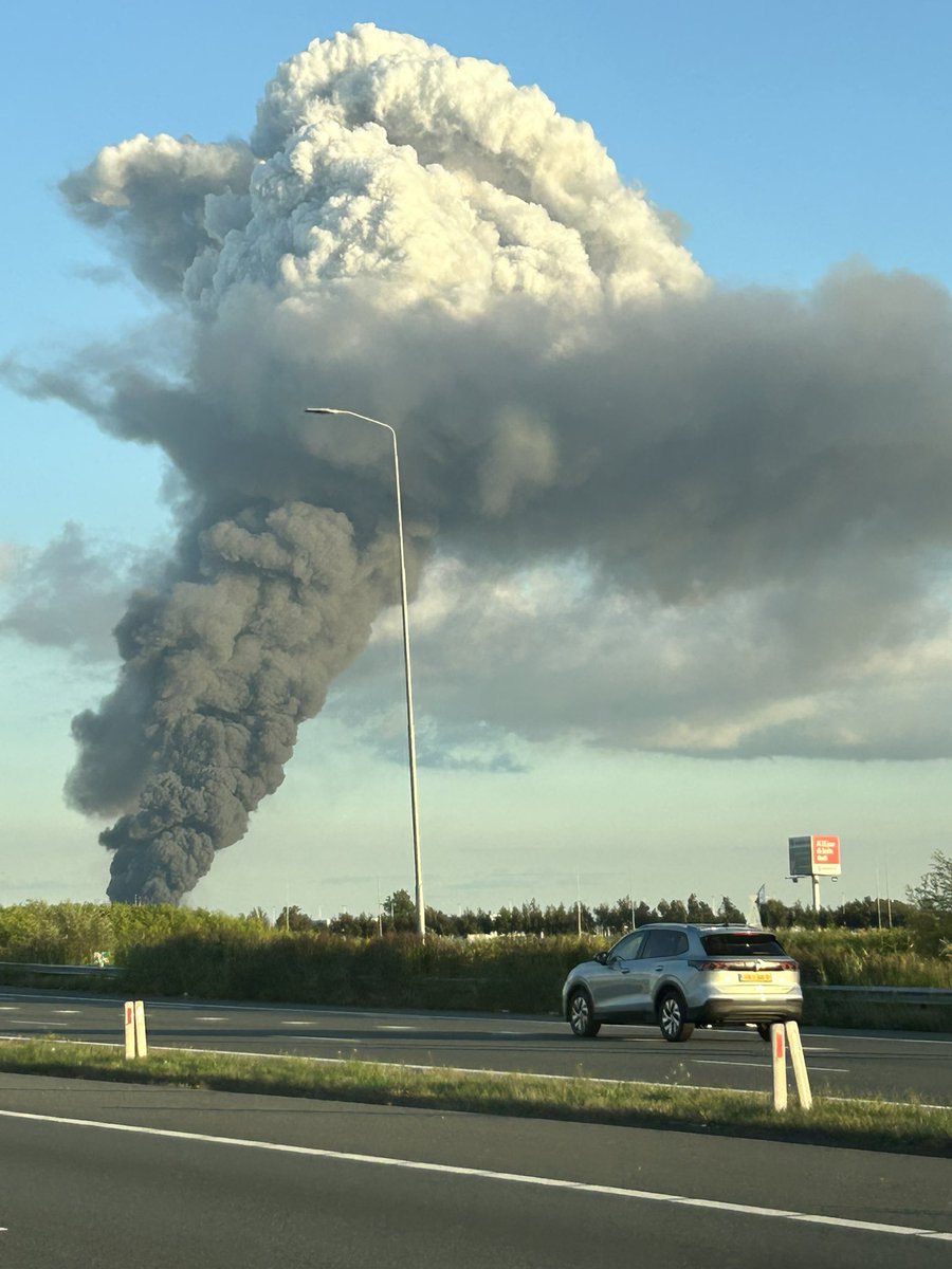 andreabloem's tweet photo. Wat is dit? Amsterdam buurt Schiphol?? https://t.co/ePqtxynwdF