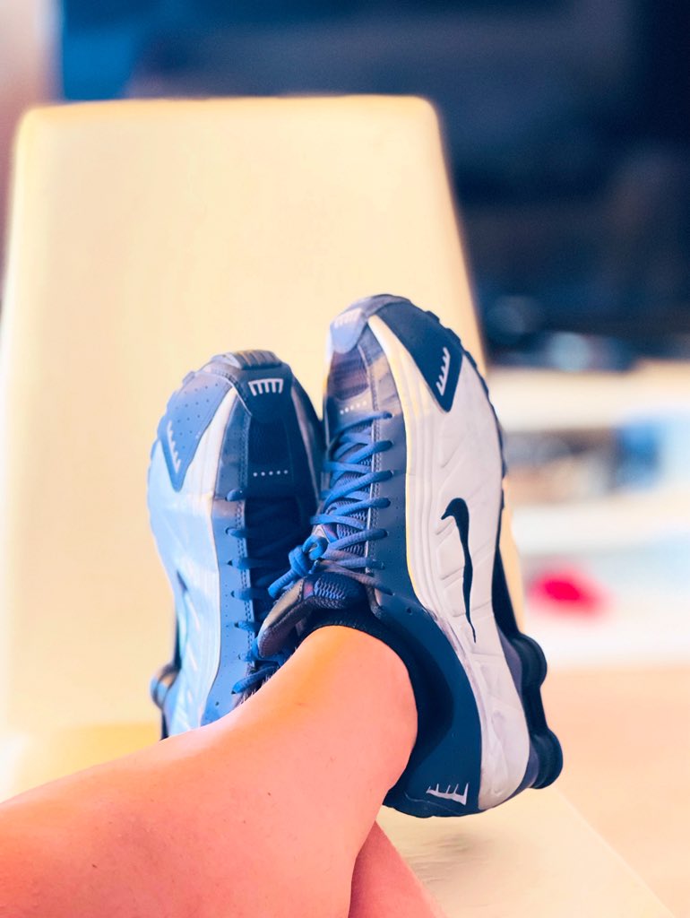 I relax before using my shox on your tongue to clean the sole!🔥🔥🔥