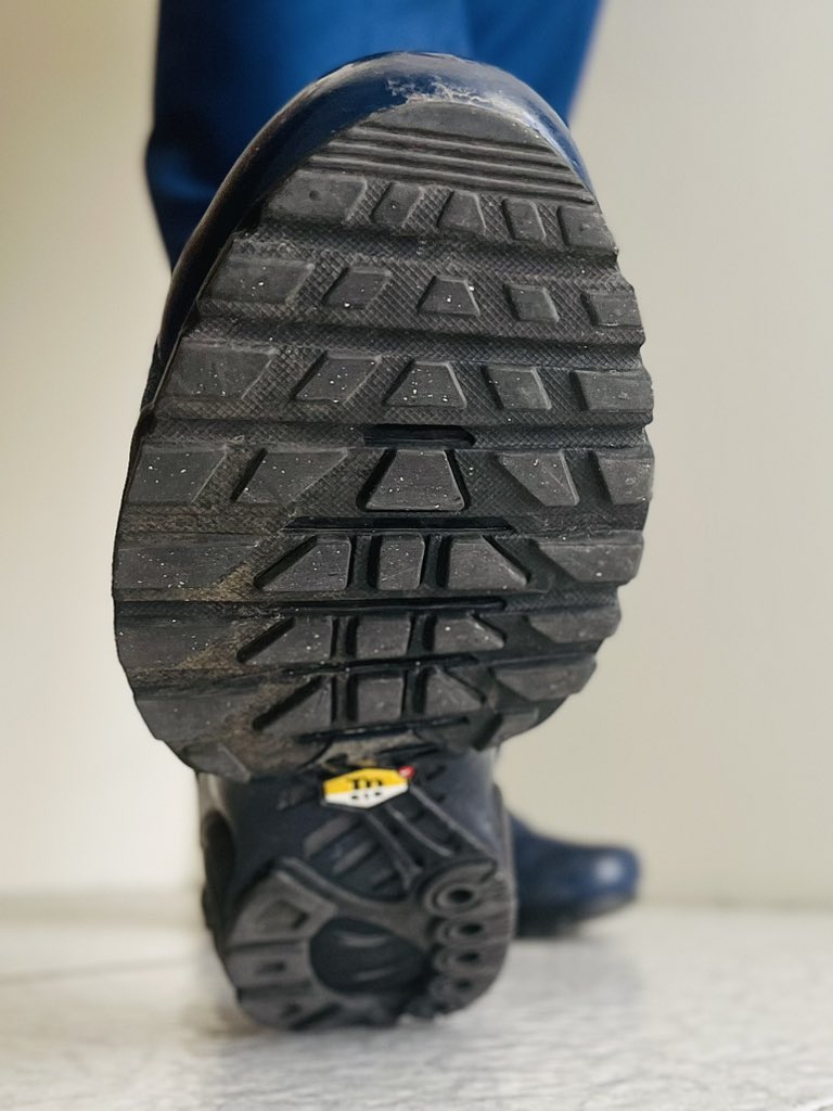 Put your fucking balls on the ground and let my Nike flatten them until they explode!😈😈😈