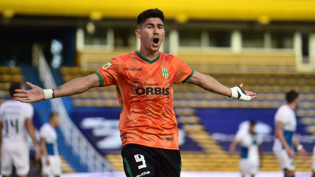 Situación: si estás en un partido importante, vas perdiendo 2-0 y necesitas darlo vuelta si o si y tenés a estos 2 en el banco, ¿A cuál metes para que juegue?