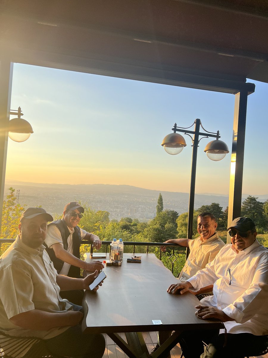 مع الأخوه الأعزاء 
من مدينة #بورصه
الأخ شافي السالمي الفيلجاوي 
وسعود الحسيني 
وسليمان الخويتيم