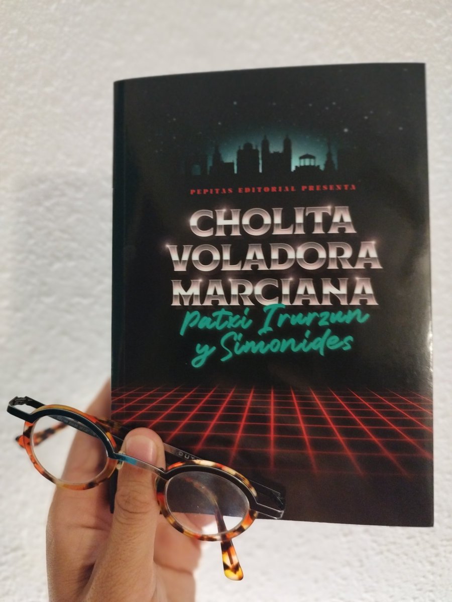 Dioni Porta (@dionisioporta) on Twitter photo Me he divertido mucho con esta novela desopilante, gamberra, con un humor cáustico. Ambientada en un futuro distópico, su crítica social es de lo más actual. Además, la prosa de <a href="/patxiirurzun/">patxi irurzun</a> te lleva en volandas y las ilustraciones de Simonides no tienen pérdida. Me he divertido mucho con esta novela desopilante, gamberra, con un humor cáustico. Ambientada en un futuro distópico, su crítica social es de lo más actual. Además, la prosa de <a href="/patxiirurzun/">patxi irurzun</a> te lleva en volandas y las ilustraciones de Simonides no tienen pérdida.