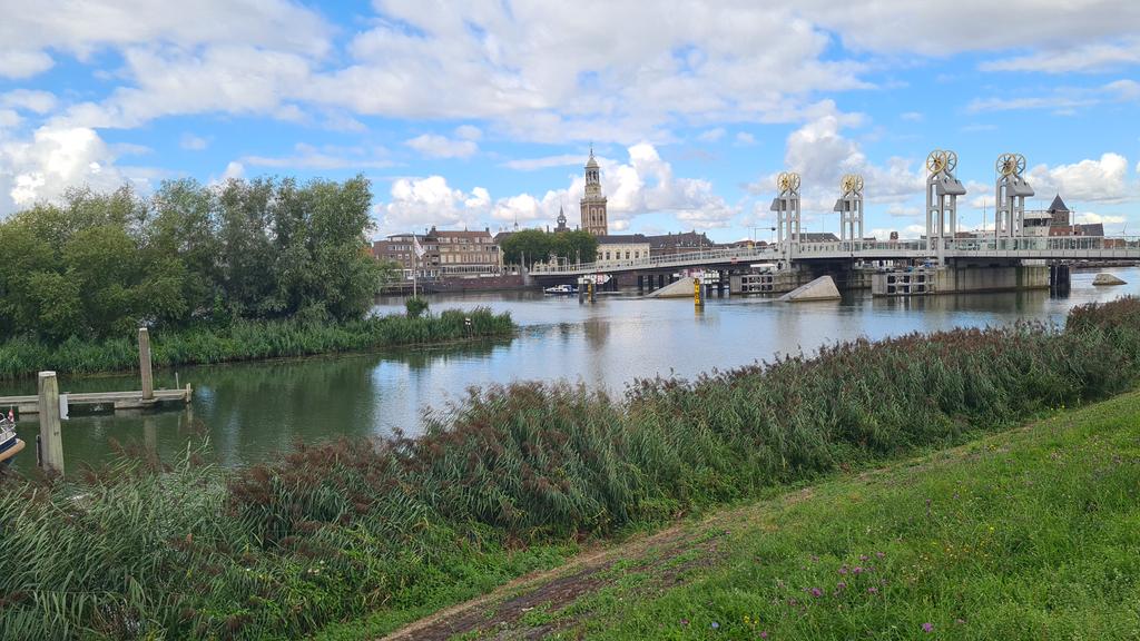 Zondagochtend en -avond; zicht op mooie stadsfront  <a href="/gemKampen/">Gemeente Kampen</a> <a href="/KampenTourist/">Kampen Tourist Info</a>