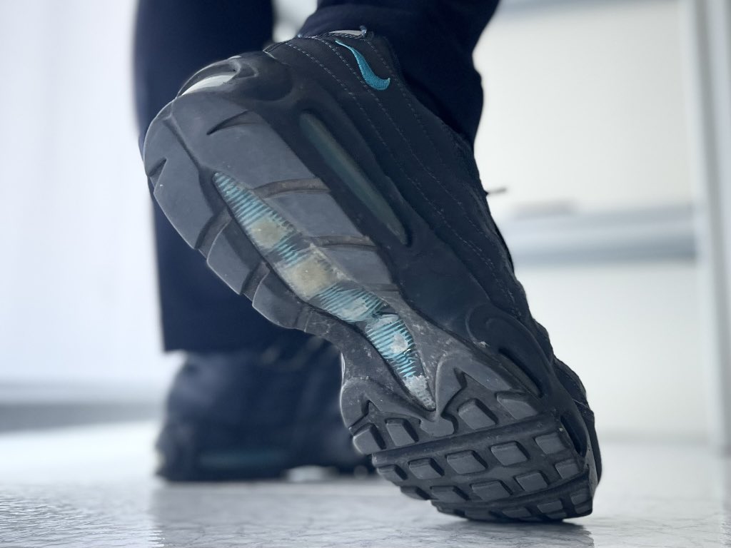 Retweet if you wish you were under my soles!🔥🔥🔥