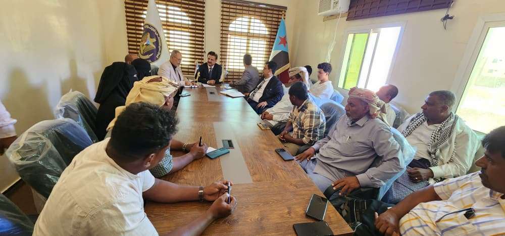 فريق التوجيه والرقابة الرئاسي يعقد لقاءً مع الهيئة التنفيذية للقيادة المحلية لانتقالي سقطرى