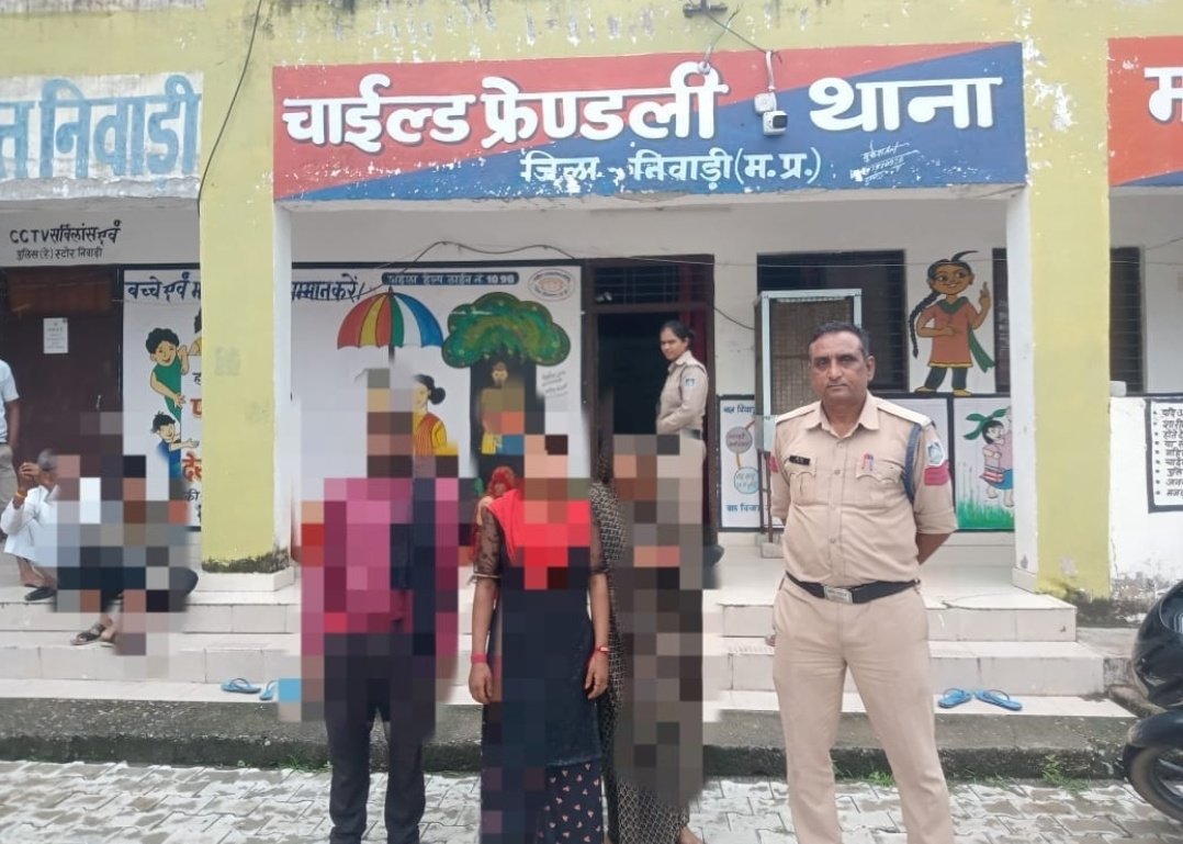 अभियान मुस्कान से मुस्कुराए 02 और परिवार

पुलिस महानिरीक्षक सागर जोन सागर द्वारा एक माह के लिए चलाए जा रहे इस विशेष अभियान के तहत थाना सेंदरी  जिला निवाड़ी ने किया  02 नाबालिग बालिकाओं को दस्तयाब

@DGP_Mp <a href="/igpsagarzone/">IG Sagar Zone</a> <a href="/MPPoliceDeptt/">Madhya Pradesh Police</a> <a href="/DIGCHHATARPUR/">DIG CHHATARPUR RANGE</a>  <a href="/CMMadhyaPradesh/">Chief Minister, MP</a>