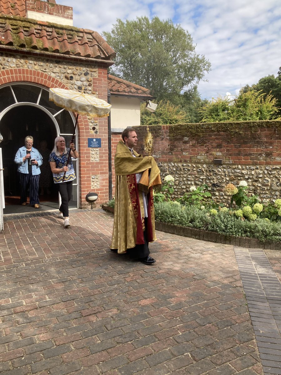 JennySt9's tweet photo. @SouthwarkCofE @StAlbanSE25 @bishopoffulham @SOLWalsingham 
Having a wonderful time at The Shrine . https://t.co/O7Byu3DUT7