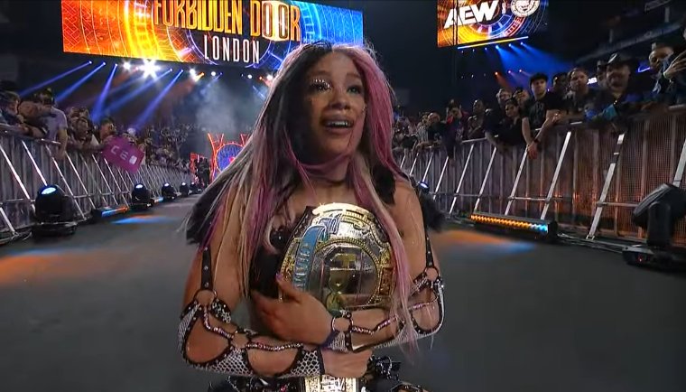 Mercedes Moné does her absolute hardest to elevate her opponents. She makes sure that everybody gets their shine.