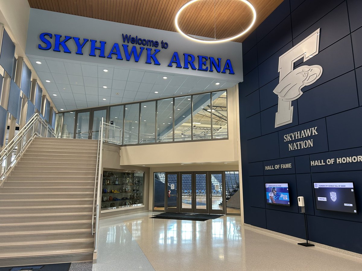 ParkerTesta's tweet image. While at Fairborn High School on Friday for the @altafiber Touchdown 7 Tailgate, our team got to tour the new Skyhawk Arena. 

Simply, incredible facilities. Thank you to @SkyhawksSports1 and @ADKAlexander for their hospitality! 

@whiotv @WHIORadio
