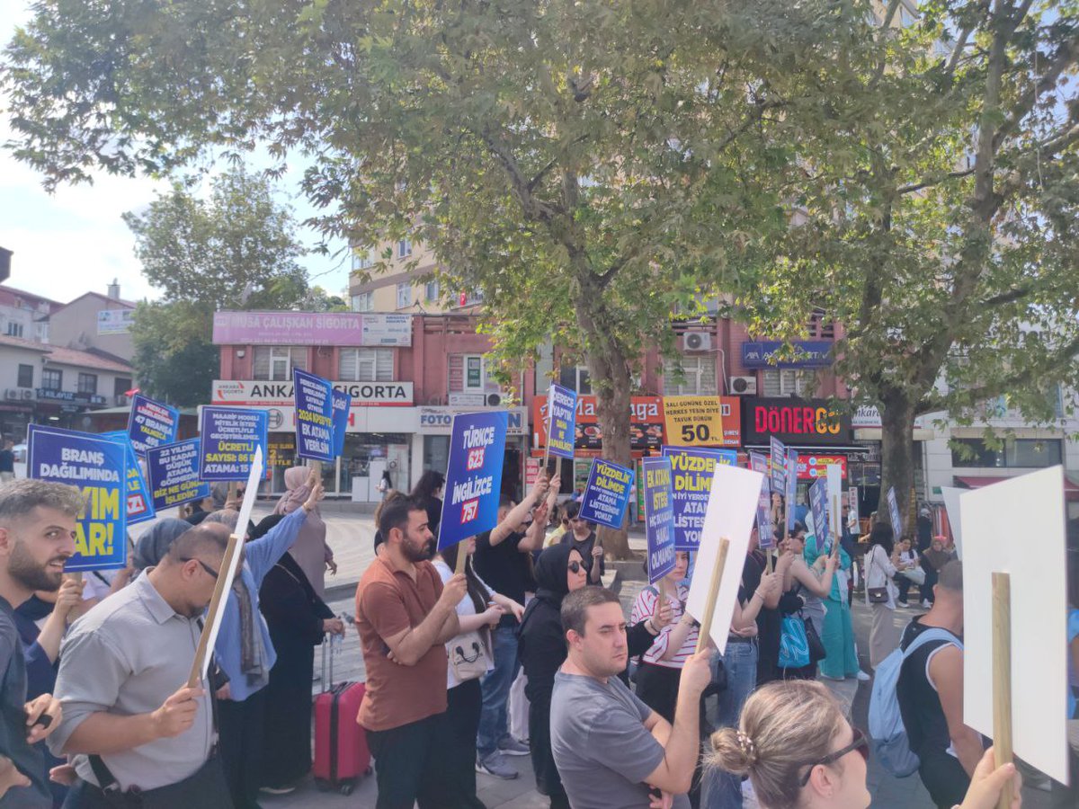 kimya öğretmeni çağla (@_analjezik) on Twitter photo Sayın Cumhurbaşkanım, yüzbinlerce öğretmen adayı bu yıl da hayal kırıklığı yaşamasın. Ek atama istiyoruz. <a href="/RTErdogan/">Recep Tayyip Erdoğan</a> <a href="/hasandogan/">Hasan Doğan</a> <a href="/tcmeb/">Millî Eğitim Bakanlığı</a> #Bursada2024EkAtama Sayın Cumhurbaşkanım, yüzbinlerce öğretmen adayı bu yıl da hayal kırıklığı yaşamasın. Ek atama istiyoruz. <a href="/RTErdogan/">Recep Tayyip Erdoğan</a> <a href="/hasandogan/">Hasan Doğan</a> <a href="/tcmeb/">Millî Eğitim Bakanlığı</a> #Bursada2024EkAtama