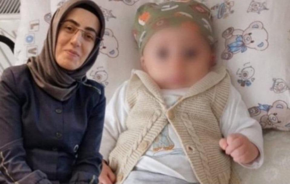 Tutsak Bebekler (@tutsak_bebek) on Twitter photo 10 aylık bebek cezaevinde büyümemeli!  
Murat Efe, annesi Özlem Düzenli ile parmaklıklar ardında. 10 aylık Murat Efe, hayatının en masum dönemini annesiyle birlikte cezaevinde geçiriyor. TCK'nda bebekli annelerin infaz erteleme maddesi mevcut ve AİHM resmi bankaya para yatırmanın 10 aylık bebek cezaevinde büyümemeli!  
Murat Efe, annesi Özlem Düzenli ile parmaklıklar ardında. 10 aylık Murat Efe, hayatının en masum dönemini annesiyle birlikte cezaevinde geçiriyor. TCK'nda bebekli annelerin infaz erteleme maddesi mevcut ve AİHM resmi bankaya para yatırmanın