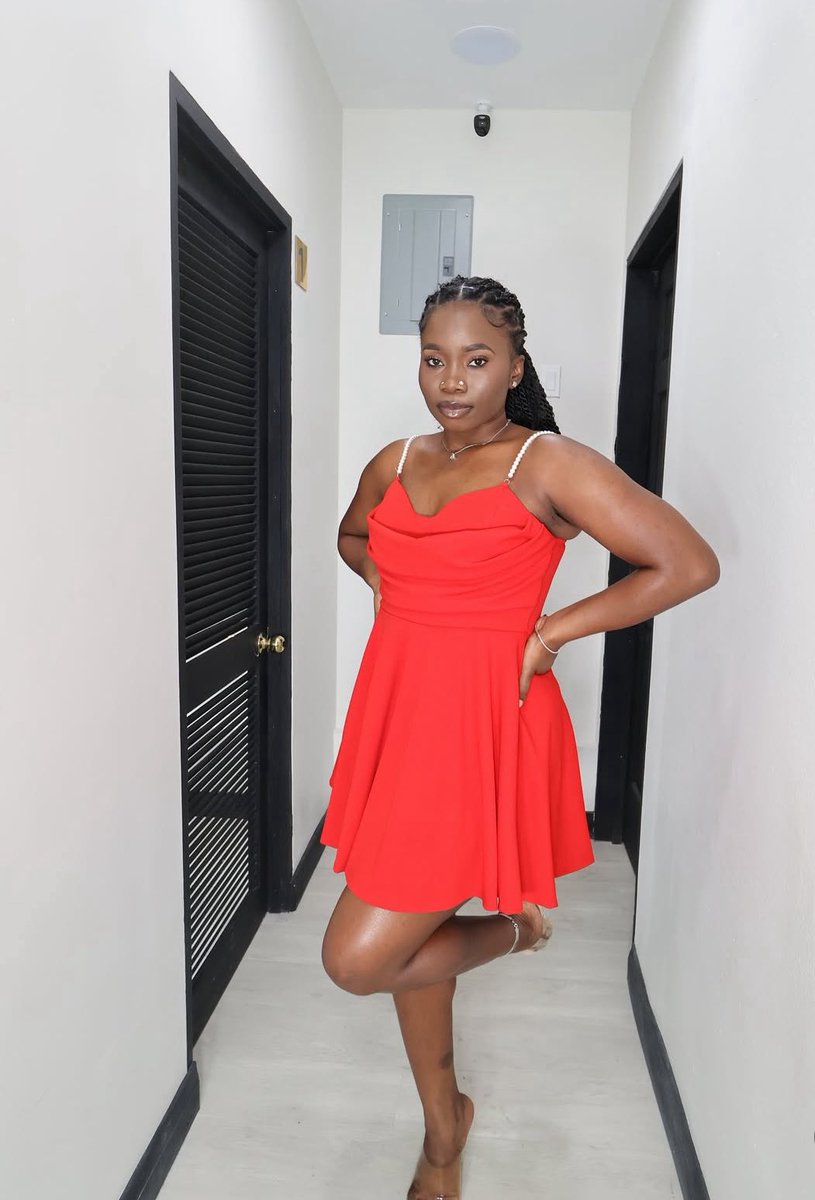 Roses are red &amp; so is my dress ❤️🌹