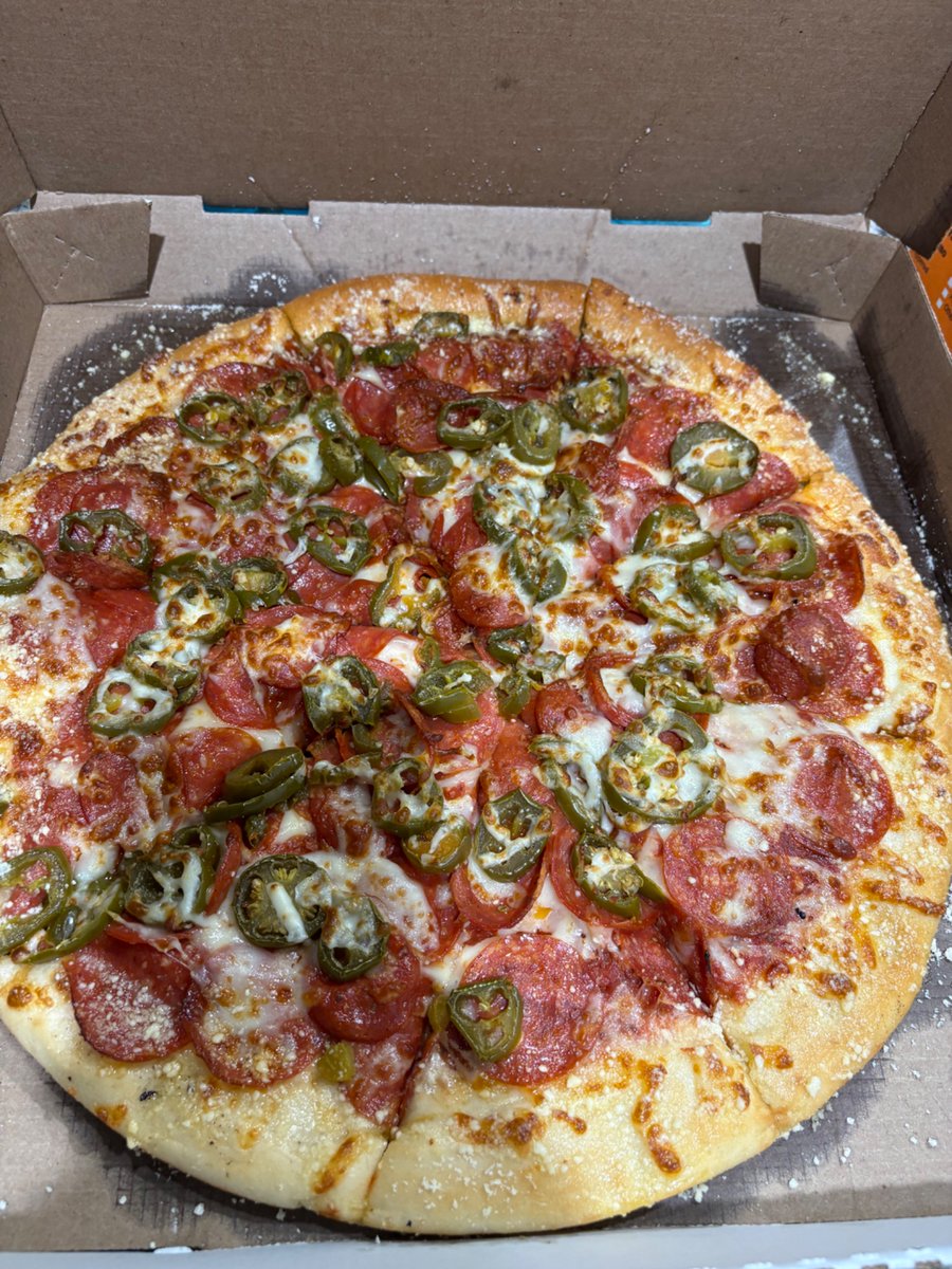 QuakeViking's tweet image. Cheat day with @littlecaesars Pizza! 

#PizzaPower