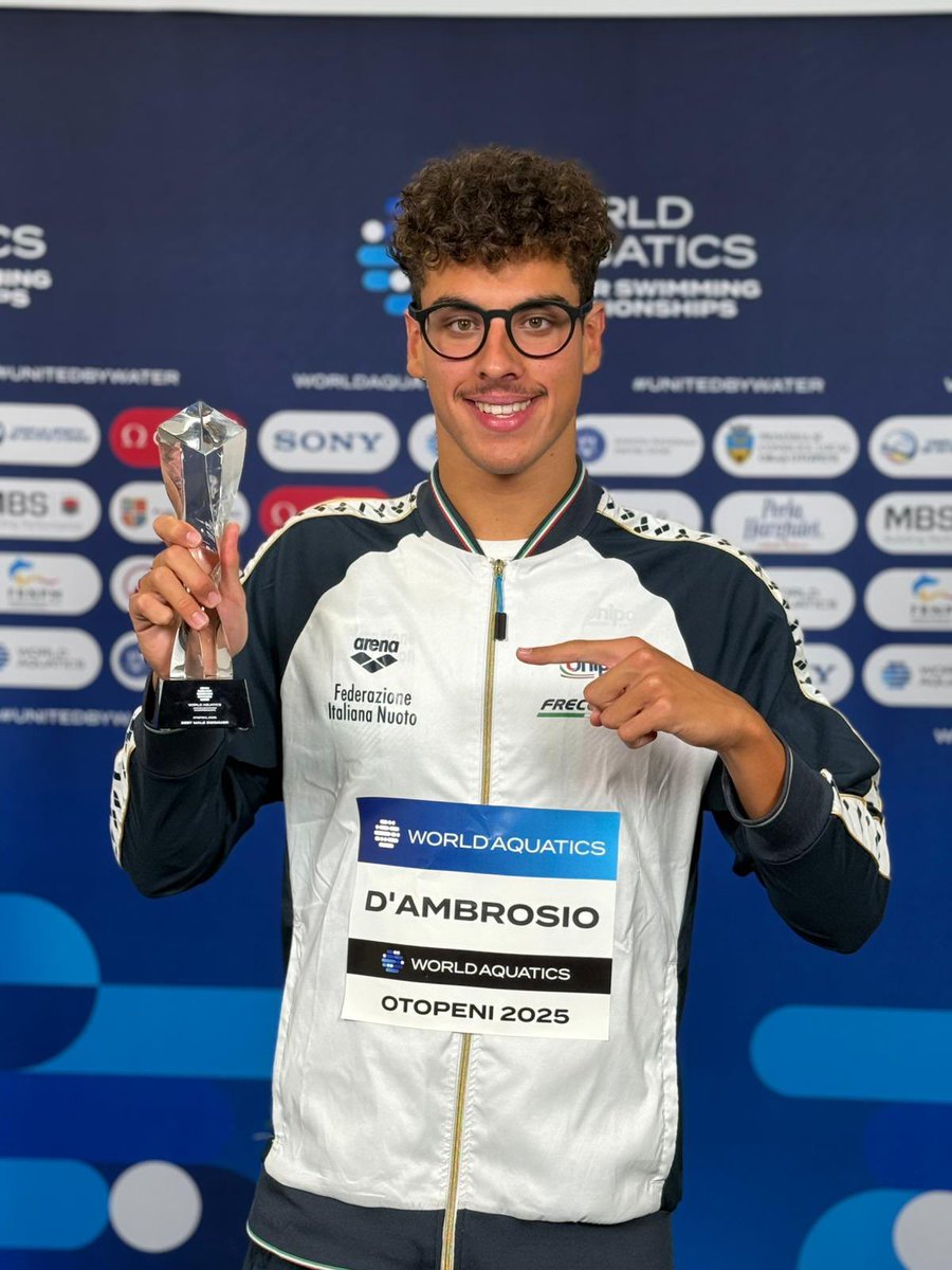 💥 SUPER CARLOS!

🥇 Carlos D'Ambrosio fa scacco matto e vince i 100 stile libero in 47"88 ai mondiali juniores di Otopeni. Un assolo fantastico dopo il bronzo nei 50 e la corona di re dei 200 stile libero con ritocco del record italiano 🇮🇹

#azzurri #nuoto #swimming