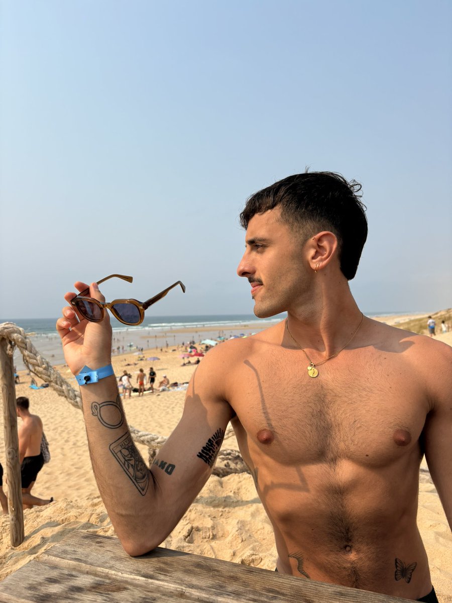 redonnez-moi les vacances 😩 #LGBTQIASendLove