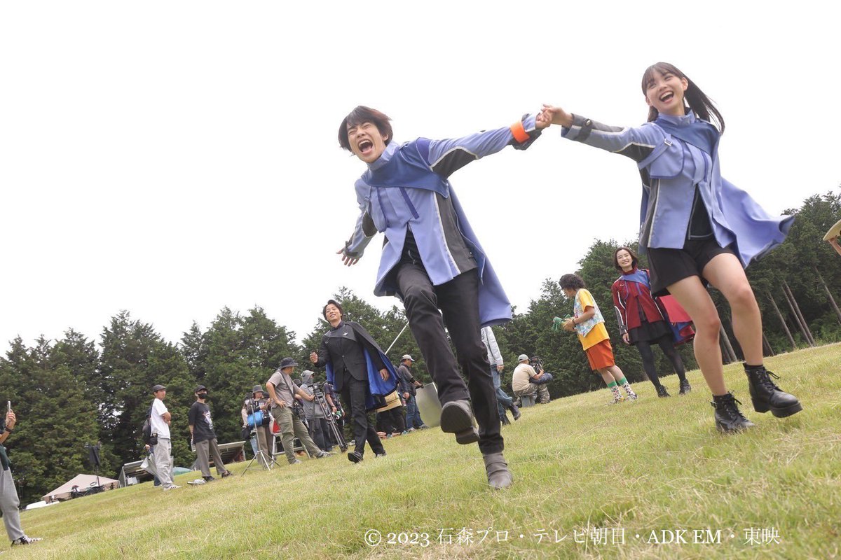 #仮面ライダーガッチャード
最終回放送から一年‼️
ガッチャガッチャと駆け抜けたあっという間の一年でした。
グリオンの黄金から🌏を錬成した一ノ瀬宝太郎は
小説版ではいったい何をしでかすのか……。
制作作業絶賛進行中です✍️