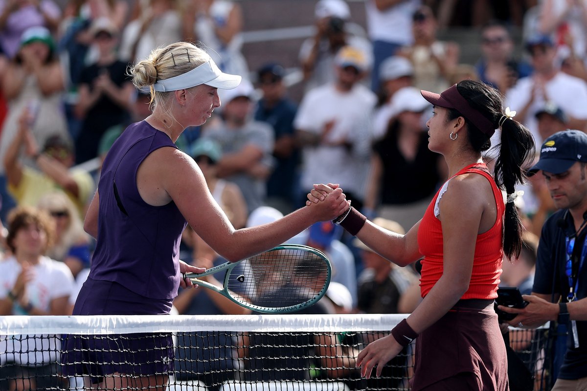 EALA'S HISTORIC US OPEN WIN 🇵🇭🫡

Alex Eala became the first Filipino player to win a Grand Slam seniors' singles match at the US Open after taking down World No. 14 Clara Tauson for a 6-3, 2-6, 7-6 (13/11) victory early Monday morning (Manila time). (Wire photos/AFP)