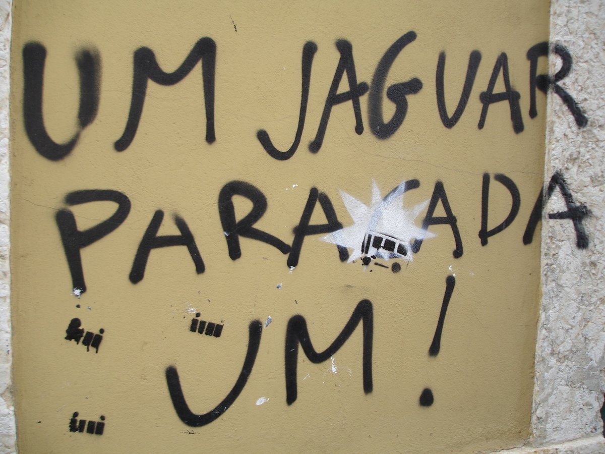 HOMENAGEM PRÉ-PÓSTUMA: Pichação em muro de Lisboa registrada há mais de uma década.