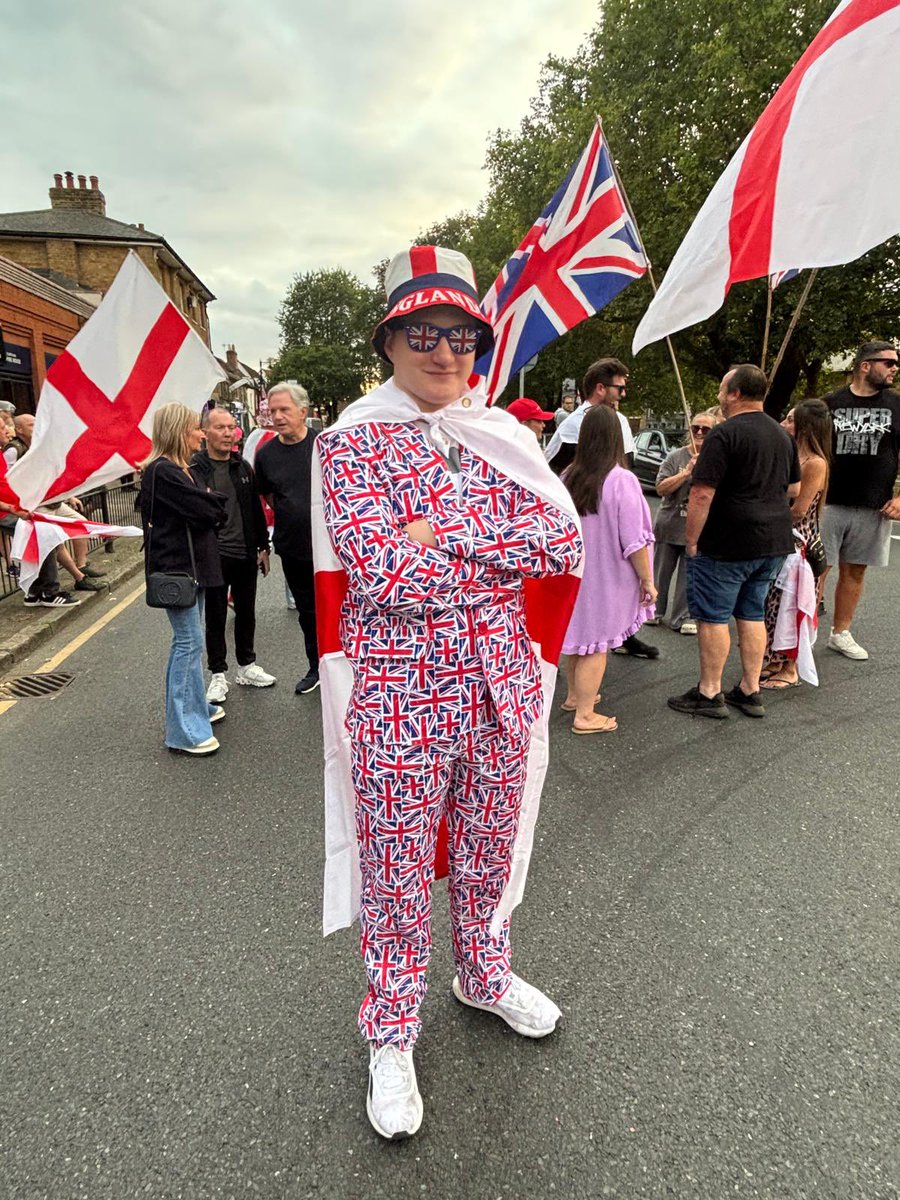 MartinGauci's tweet image. 🚨Young Patriot Dressed To Impress Locals In Epping This Evening🔥🇬🇧🚨
