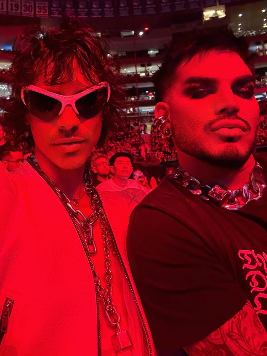 A new photo of Adam and Joey at Gaga's concert ❤️🖤
instagram.com/p/DNwWvsBQgEo/…