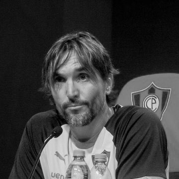 Es capaz de no ganar el torneo más ganable del siglo, qué más hay que hacer para que saquen a patadas a este tipo?