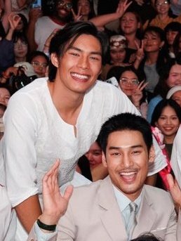 2 คนนี้น่ารักจังอ่ะ ปีเตอร์ยิ้มสดใสมากเลย ☺️