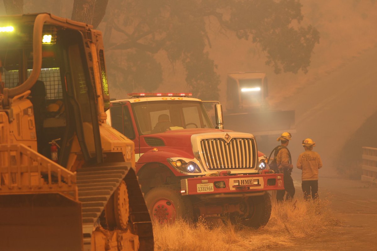 CALFIRELNU's tweet image. Two zones that were under evacuation orders have been downgraded to evacuation warnings in the #PickettFire area.

Here are the zones:
NPA-E120
POP-E001A

Check the latest evacuation zone details here: protect.genasys.com/search?z=14&amp;amp;la…

Find more details about the Pickett Fire here: