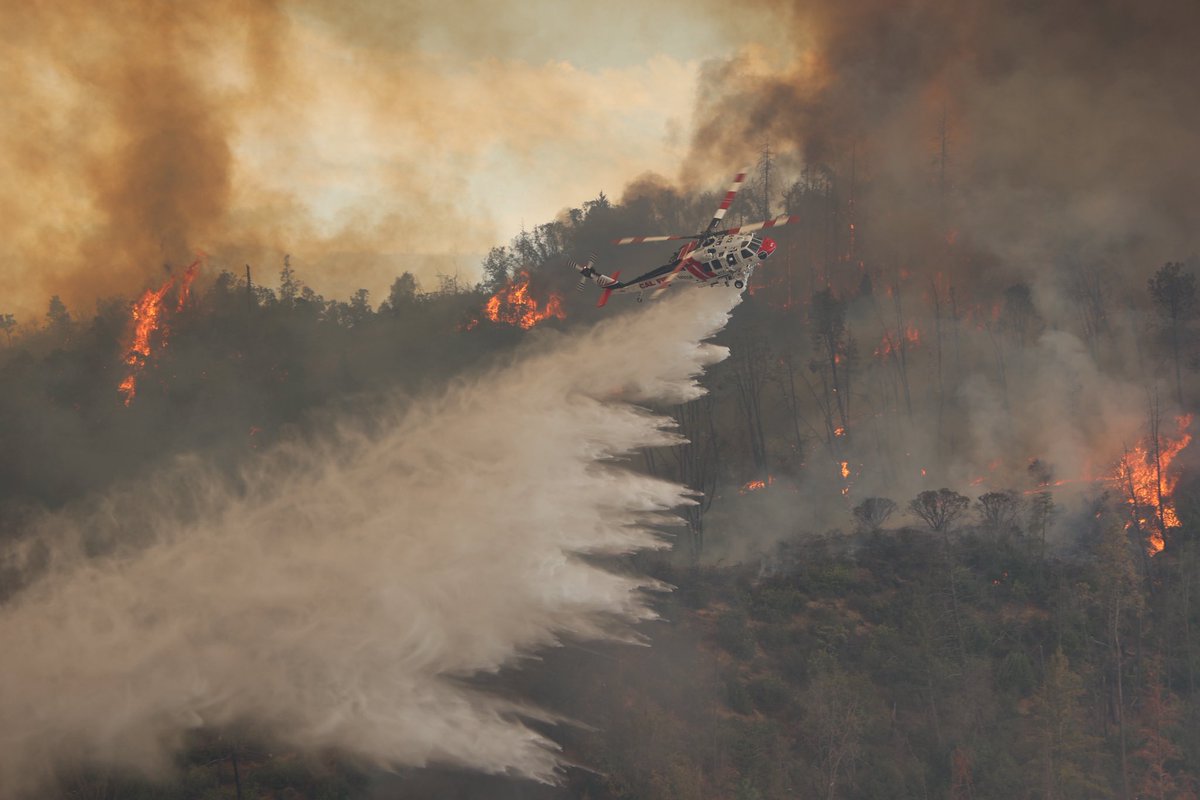 CALFIRELNU's tweet image. Two zones that were under evacuation orders have been downgraded to evacuation warnings in the #PickettFire area.

Here are the zones:
NPA-E120
POP-E001A

Check the latest evacuation zone details here: protect.genasys.com/search?z=14&amp;amp;la…

Find more details about the Pickett Fire here: