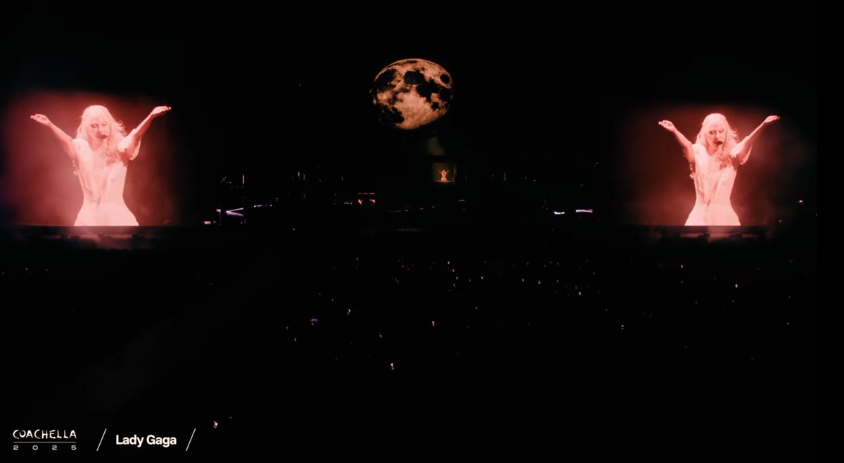 izwanhs's tweet image. Im still here 🥺 #Gagachella