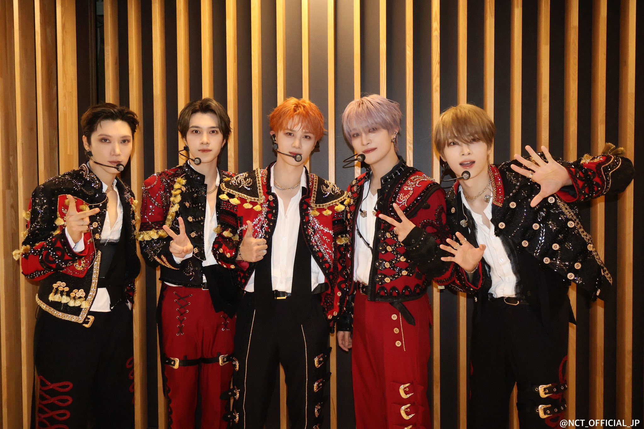WayV 威神V ON THE Way 海外公演MD 黒Tシャツ トレカ WayV 威神V ON THE Way 海外公演MD 黒Tシャツ トレカ WayV 威