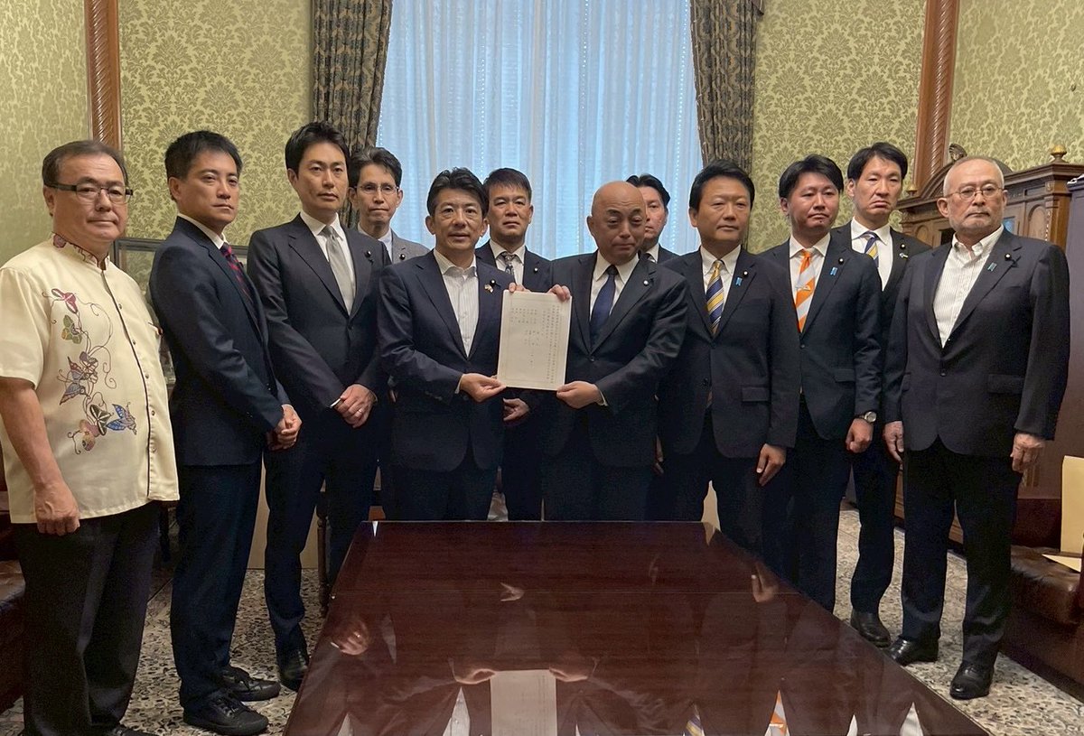 ガソリン減税法案は8月1日に、野党共同ですでに国会に提出してある。
自民党は、暫定税率廃止に見合う新たな恒久税を作れと論外の主張。
ふざけ切った話で、強行採決しかない。
宮沢増税会長は、党議拘束を掛けて自民党全員が反対するよう指示を出すだろう。
「戦わない保守派」がどう出るか見ものだ。