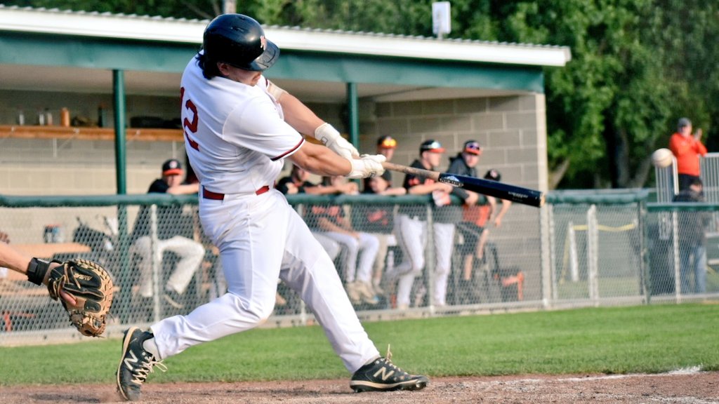 MinnBaseball's tweet image. 2 more Dawg hits, but no runs. 
25 combined hits in the game.
After 8: @DundasDukes 6, @hitdawgtownteam 5