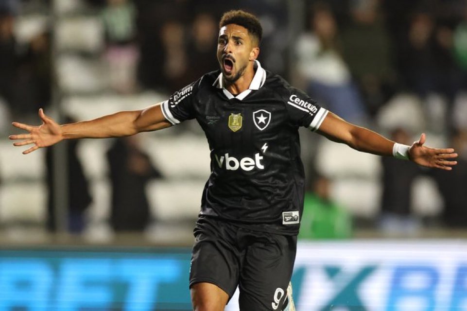 BRILHA A ESTRELA!

Premiado pela coragem, em uma reta final de jogo de trocação, o Botafogo vence em Caxias do Sul depois de 29 anos.

O destaque vai para a estreia incrível de Chris Ramos, marcando o gol da virada e o gol que sacramentou o resultado pro Glorioso.

As alterações
