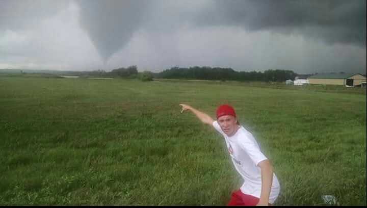 This scrawny Timmer idolizing geek witnessed his 1st tornado 11 years ago this evening. Shout out to Colman (happy birthday btw!) for taking a chance on the setup &amp; lending his car after meeting me less than 24 hours prior 😅.

Gilman, MN EF-0 #mnwx