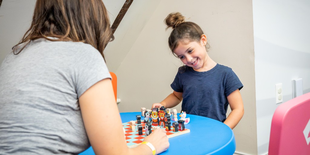 WorldChessHOF's tweet image. Looking for something to do with the family?

Vist our pop-up Play and Create space! Open during business hours this space offers complimentary arts and crafts, open chess play, and more!

Interested? Visit our website for more information! Link in bio.

#worldchesshof #stlmoms…