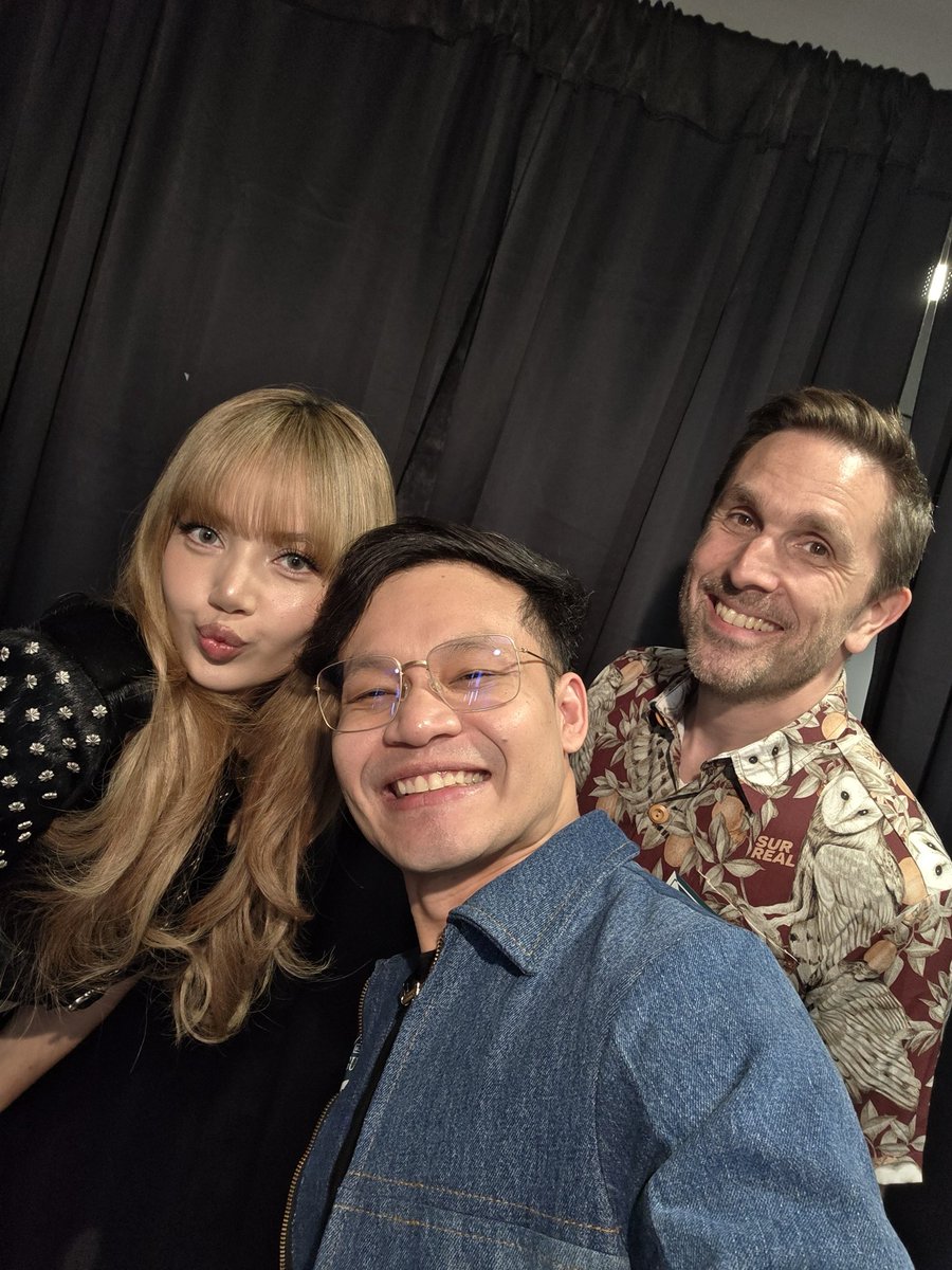 We turn up at Wembley two days later, get met by her bodyguard, driven to the meet and greet area in a golf buggy, and enjoy the free refreshments for a bit. Lisa shows up and is again charming but this time dressed to go on stage, so the reality of it all hits home more.