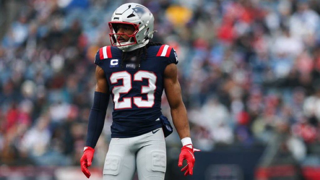 𝐁𝐑𝐄𝐀𝐊𝐈𝐍𝐆
The #Patriots say they’re “done with” safety Kyle Duggar, they’re looking to trade him.
