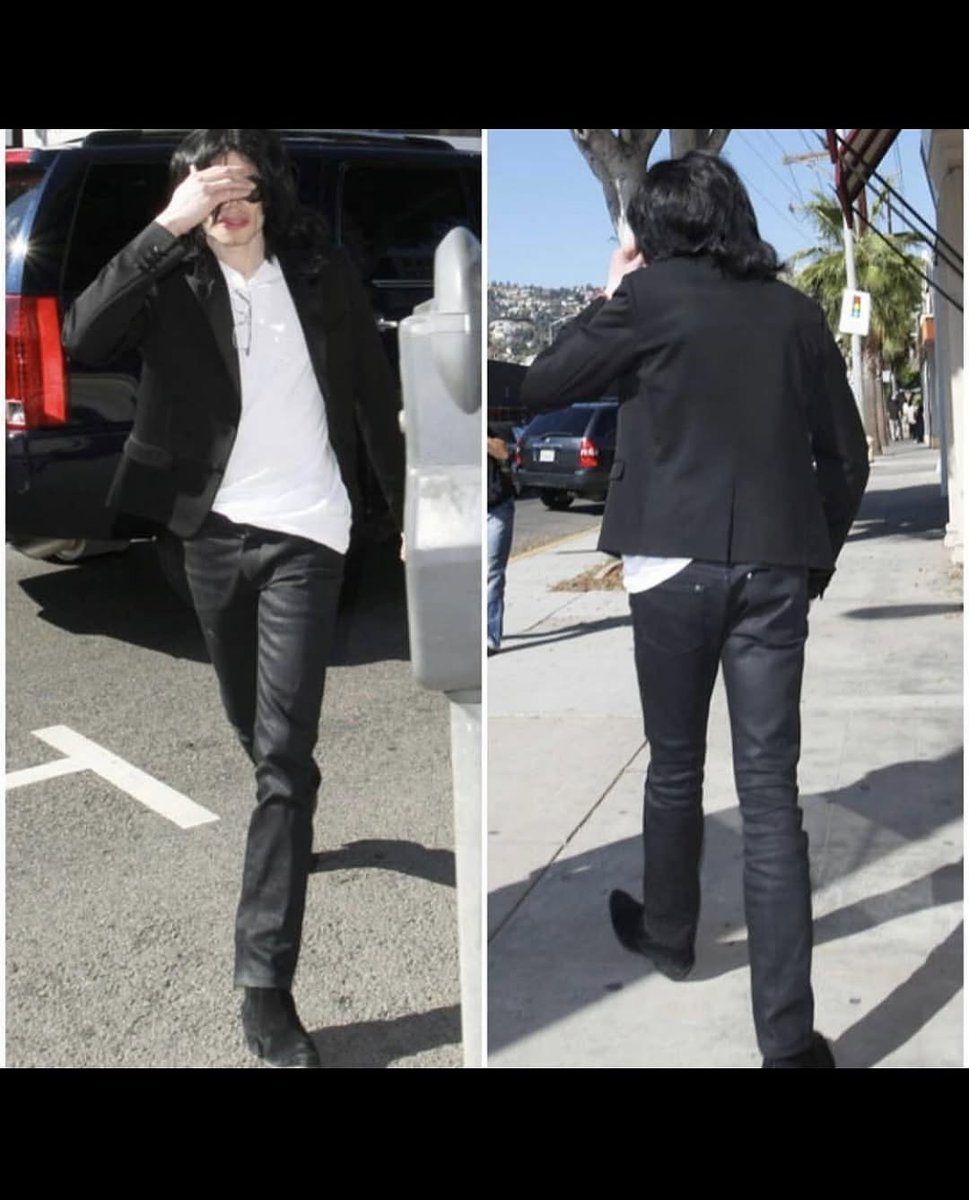 historyinmemes's tweet image. Pamela Anderson appeared at a 2008 London fashion show alongside a mysterious masked companion, rumored by many to be Michael Jackson in disguise.