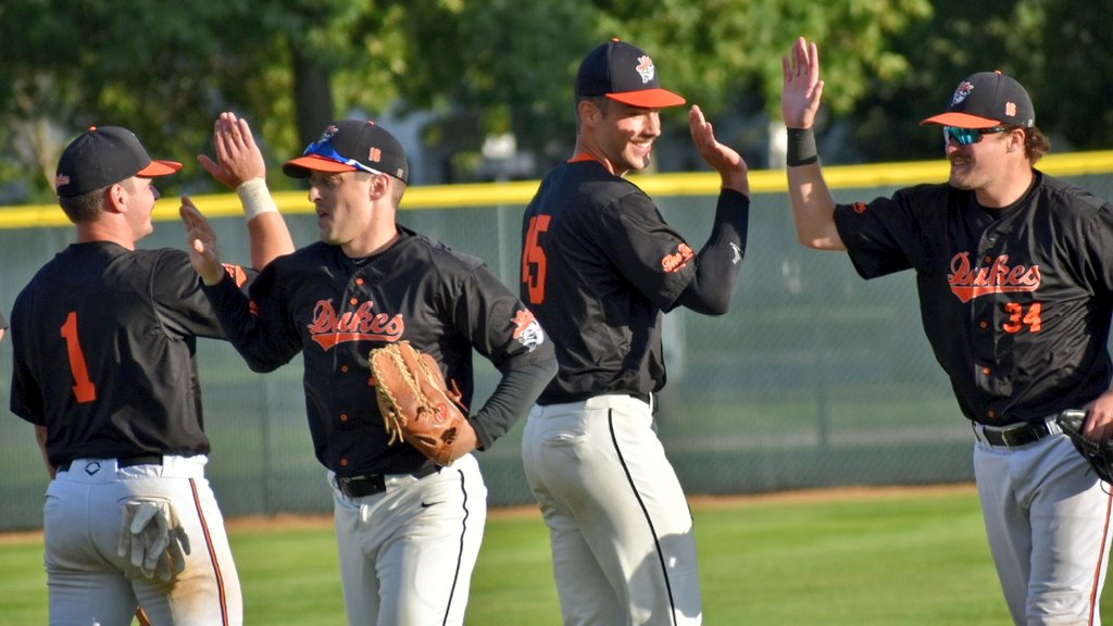 <a href="/DundasDukes/">Dundas Dukes</a> <a href="/hitdawgtownteam/">Plymouth Dawgs</a> Class A final from Gaylord: <a href="/DundasDukes/">Dundas Dukes</a> 6, <a href="/hitdawgtownteam/">Plymouth Dawgs</a> 5