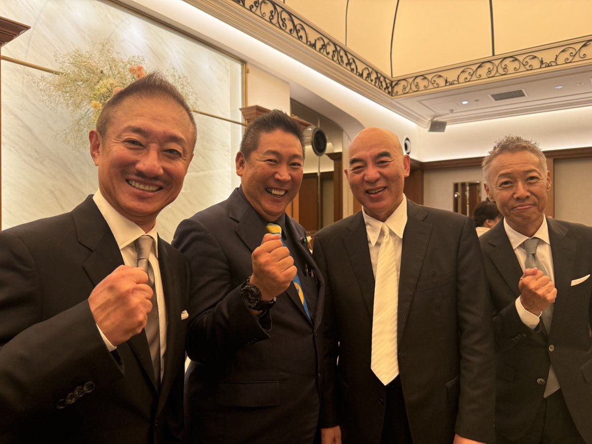 昨日の結婚披露宴の一コマ。
何とも濃い写真！