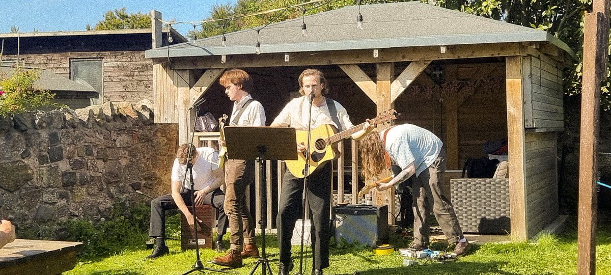 0ranra's tweet image. A week since we were soaked in Sun down in Berwick.   A thank you to everyone who followed us down to support us and to the locals for making us so welcome. We will be back!   Finally, thank you to Debs at the Pilot and Ray and Millie of the Berwick Food &amp;amp; Beer Festival.