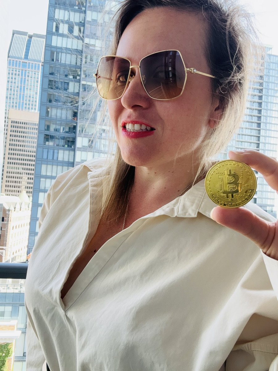 WomanBlockchain's tweet image. How is your Sunday? #Bitcoin