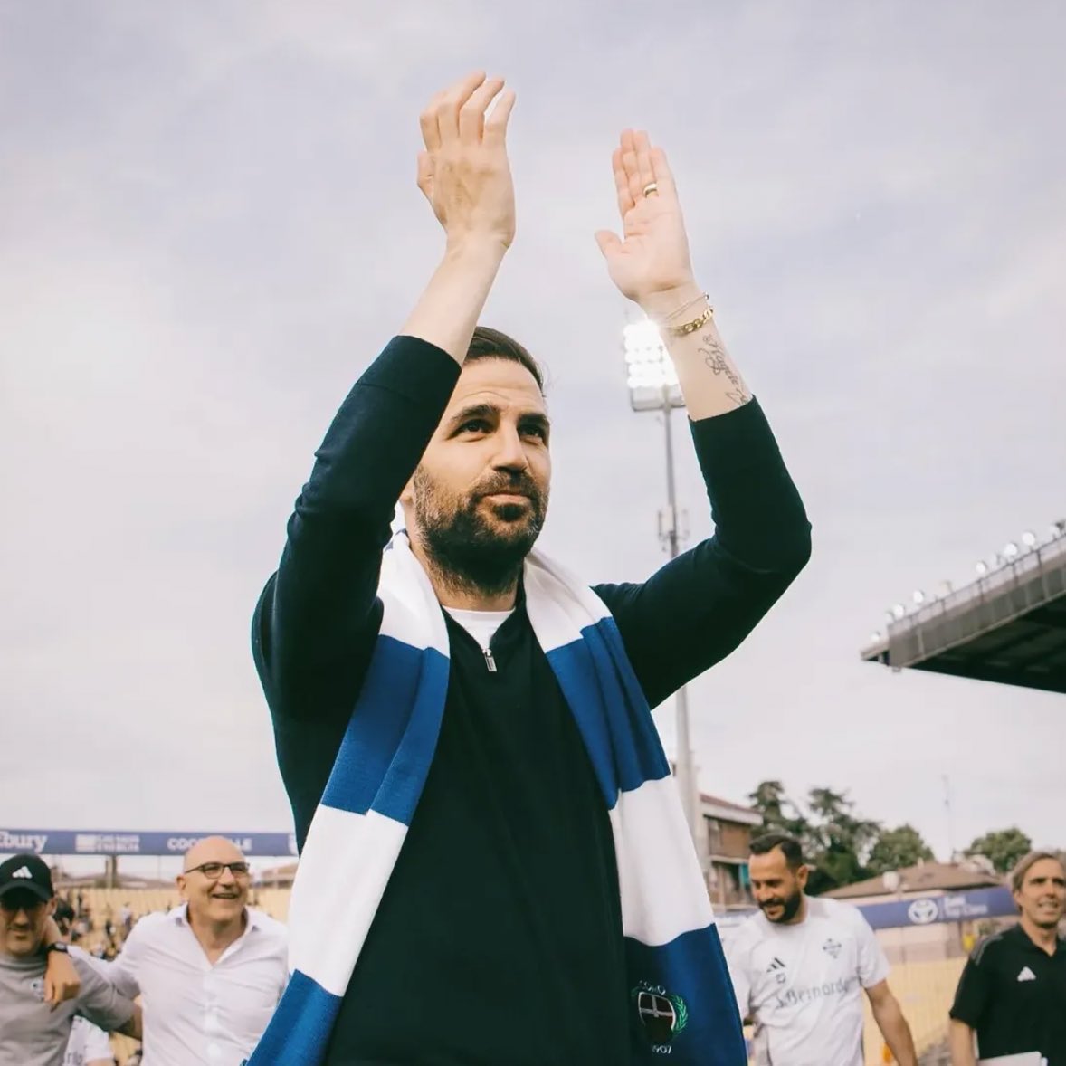 🚨🇦🇷 Cesc Fabregas on Nico Páz linked with Tottenham move: “I’m very calm and relaxed, Nico is very happy here at Como”.

“He’s a top, top player”.